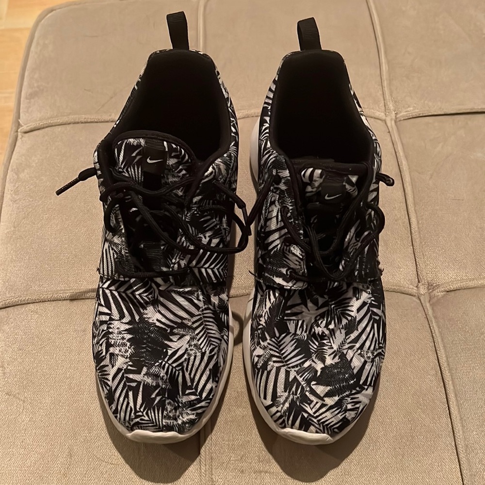 Nike sneakers woman’s size 11